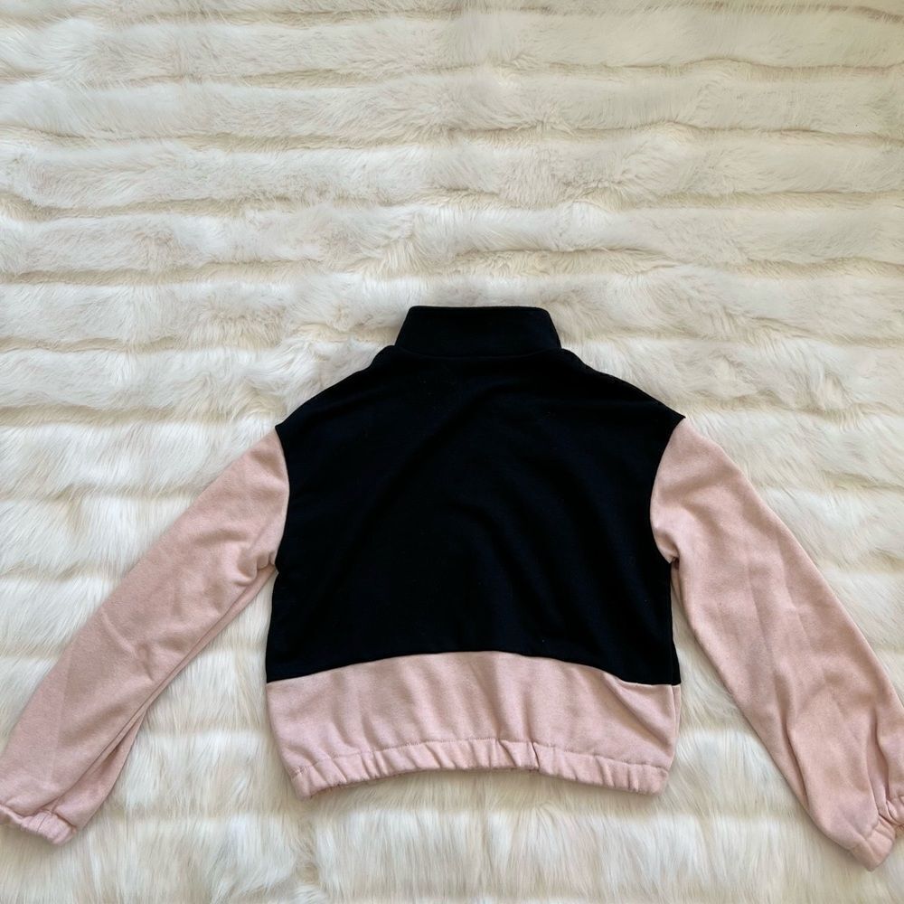 Color Block Crop Sweatshirt (10) - Picture 8 of 9